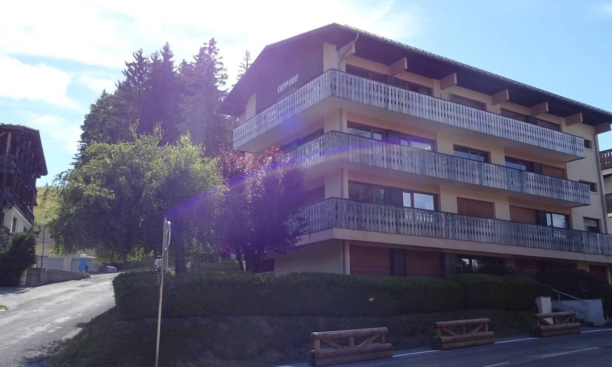 Les Gets Apartment | 2-Room Ski-In/Ski-Out Apartment - Sleeps 5 - 300m from Shops - Parking & Ski Locker Included