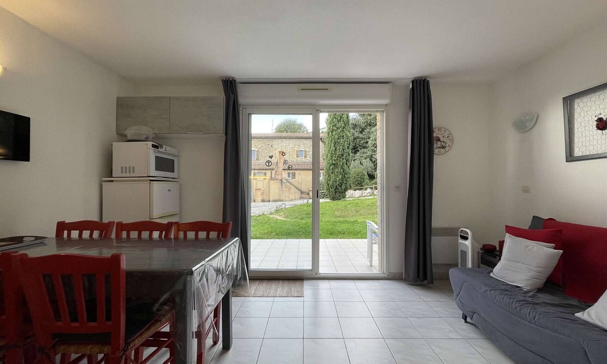 Salavas House | Air-conditioned T3 house with pool, pets allowed, parking