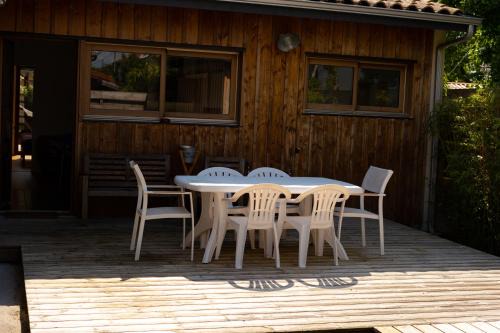 Ares Apartment | Appartement 2 chambres, terrasse bois indépendante, accès piscine privée