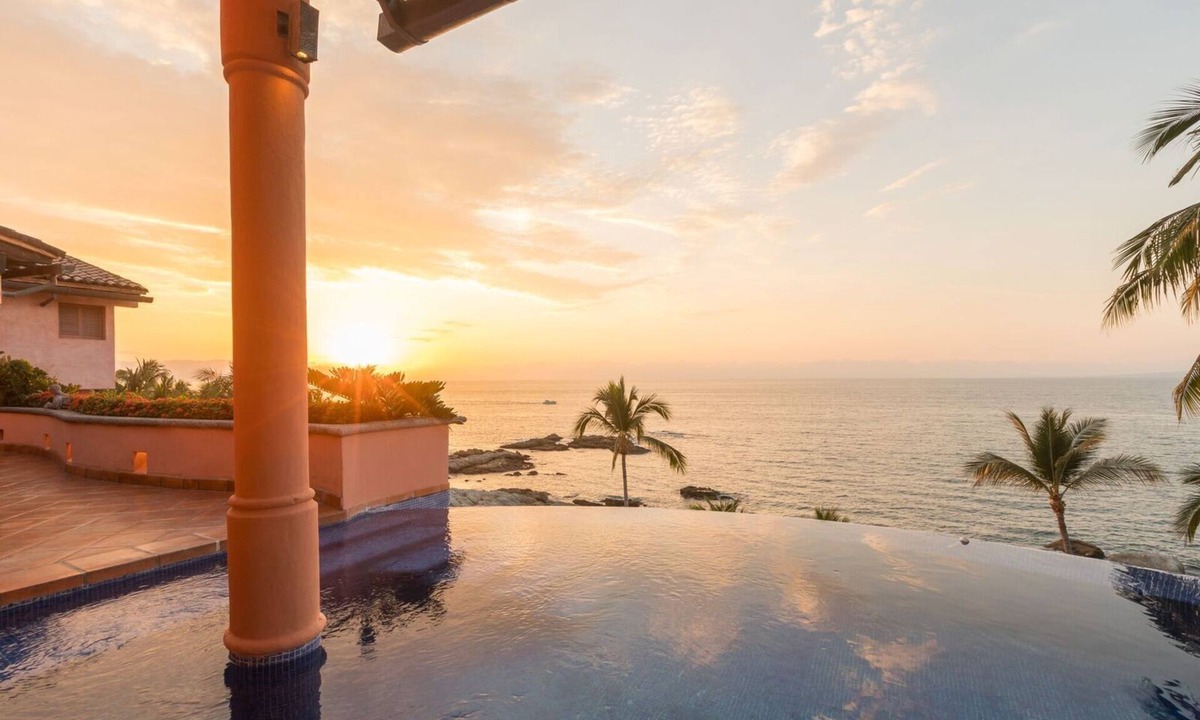South Shore Hotel Area Villa | Beautiful beach front Villa, enjoy of the best views of the bay and sandy beach