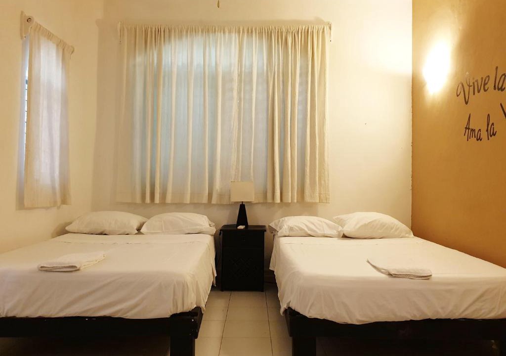 Playacar Fase I Apartment | Castillo de Amor Tropical