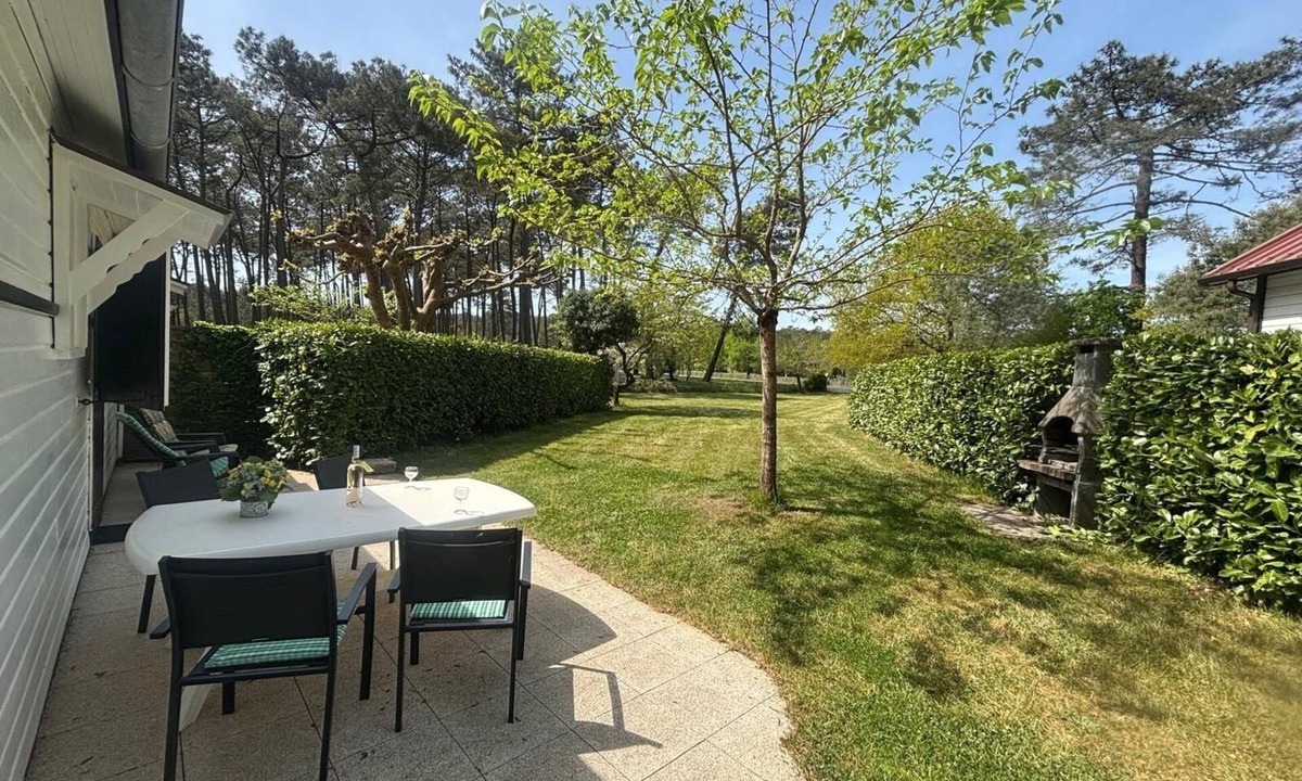 Mimizan Ski Chalet | Chalet with large fenced garden at the foot of the dunes, pets allowed