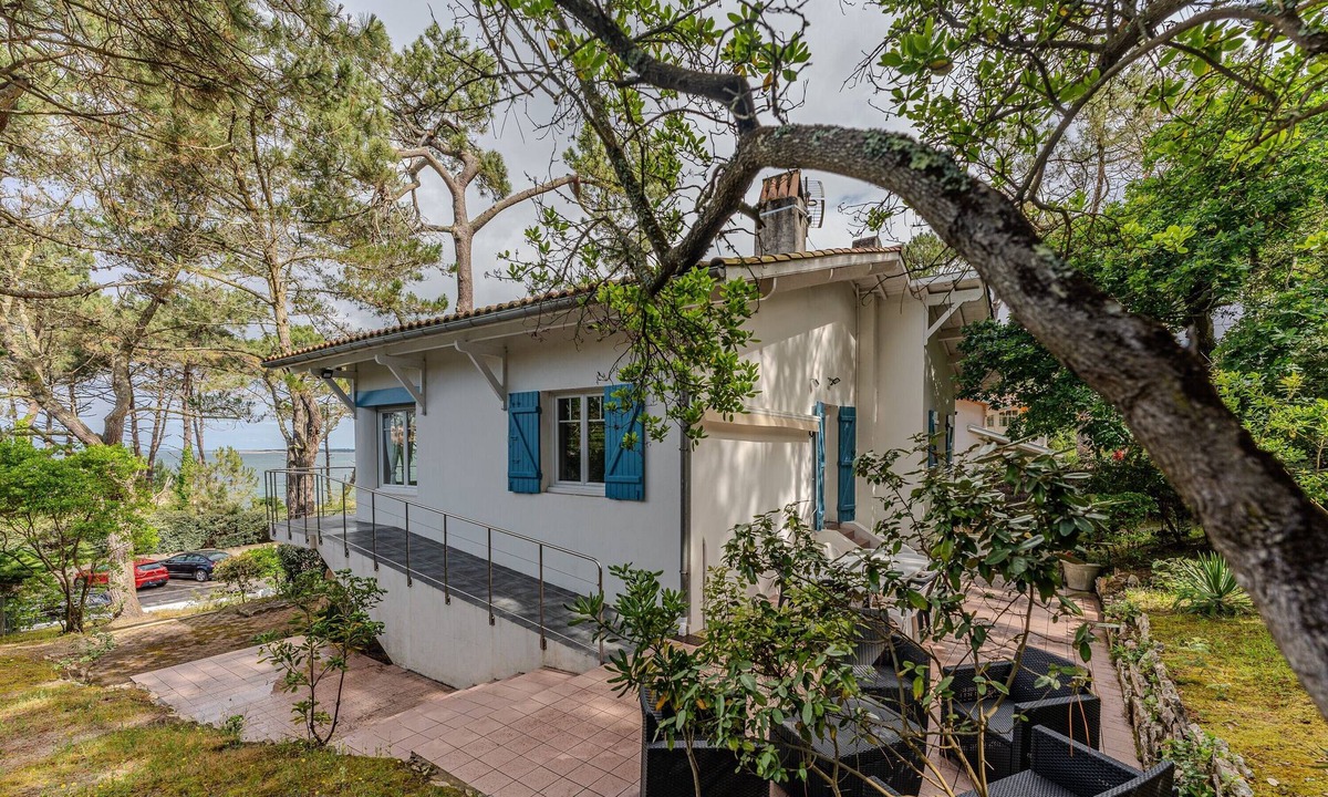 Pyla-sur-Mer House | Charming Hilltop Villa with Stunning Views, Steps from Pyla Beaches