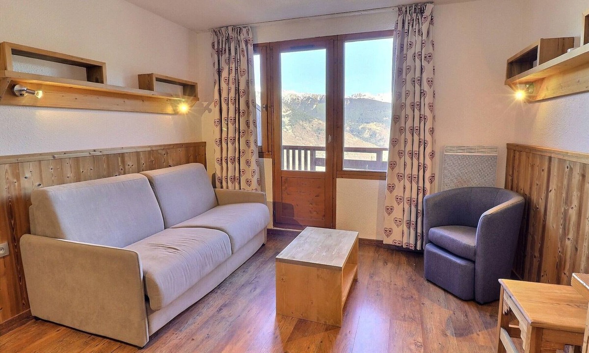 La Perriere Apartment | Comfortable 2-Room with Balcony, Pets Allowed, Ski-in/Ski-out