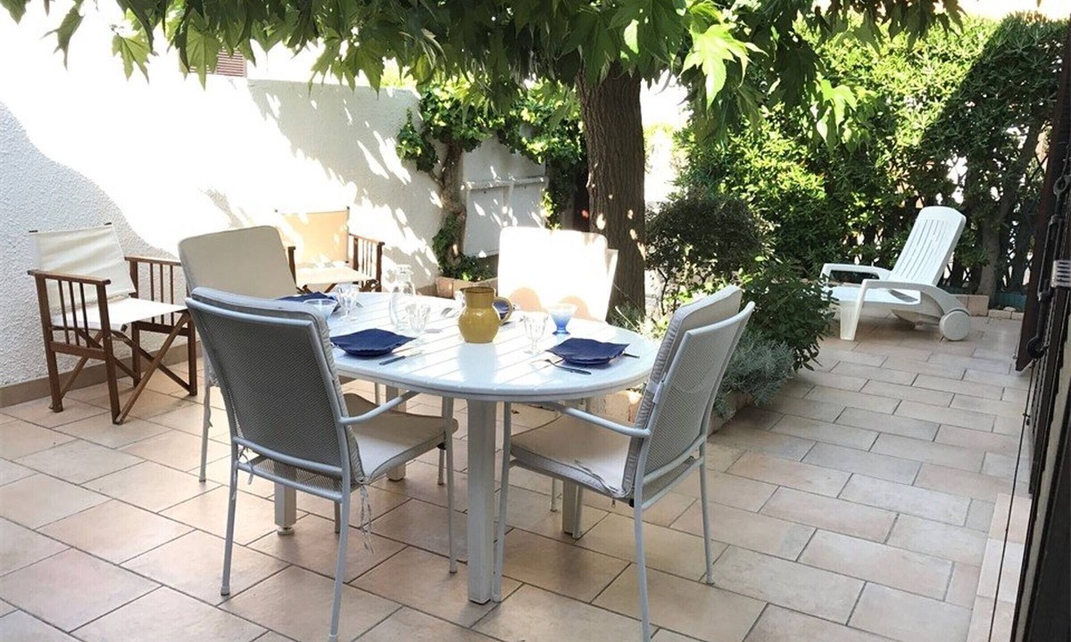 Leucate Villa | Cozy 2BR Villa in Port Leucate, 500m from Beach, Terrace, BBQ, Garage, Sleeps 5