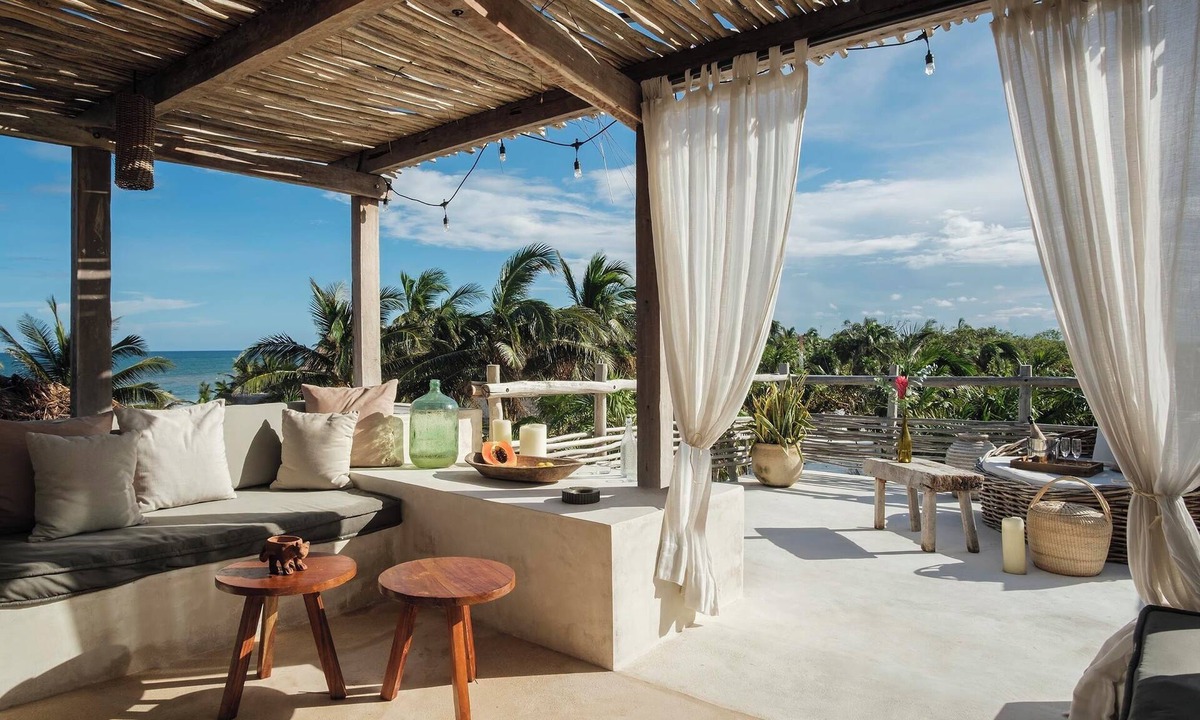 Zona Hotelera Villa | Family-Friendly 3BR Villa Rental Garden Setting & Rooftop Views