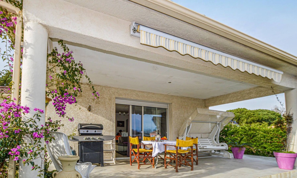 Santa-Maria-Poggio House | Fancy discovering the beauty of Corsica.