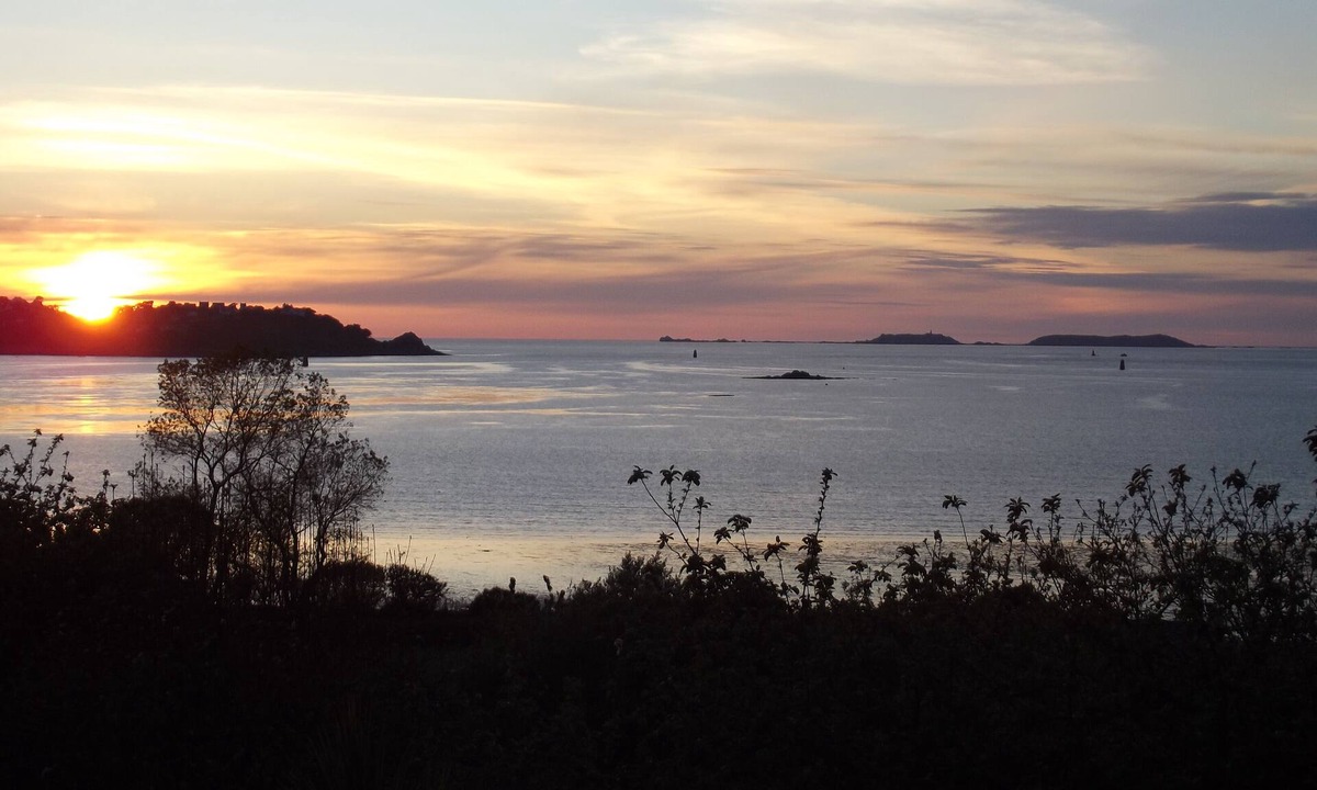 Trelevern House | Gite vue sur les 7 Iles -Jacuzzi