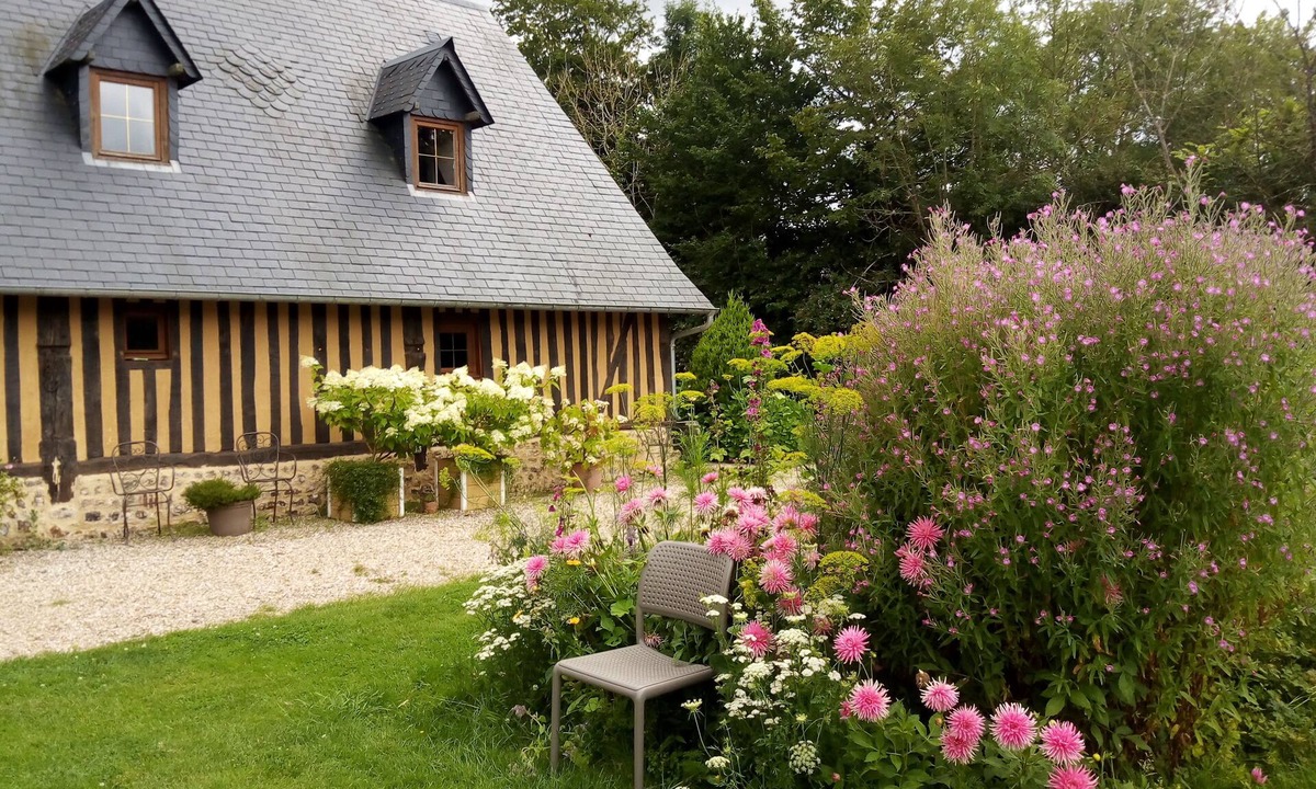 St-Cyr-de-Salerne Cottage | Ideal for 2 families (7-8 p.) Quiet, tree house, forest. 12% b/w.