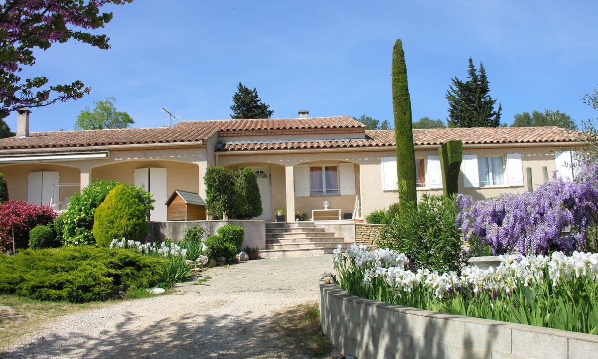 Sernhac Bed & Breakfast | Large house in Sernhac