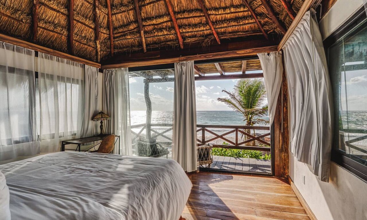 Zona Hotelera Hotel | Luxury Beachfront Escape Rooftop Pool, Gym & Ocean Views