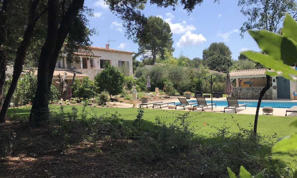 Roquefort-les-Pins House | New housing, garden level in villa, with large garden, large swimming pool