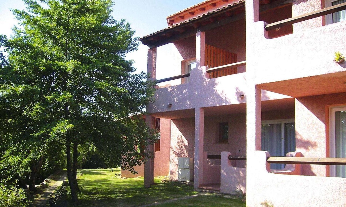 Pinarellu Apartment | Pinarellu Apartment Steps Away from Beach