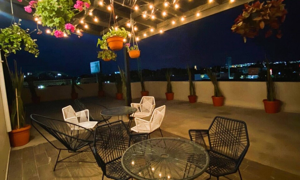 Alameda Apartment | Smart loft with convertible bed/desk in Alameda
