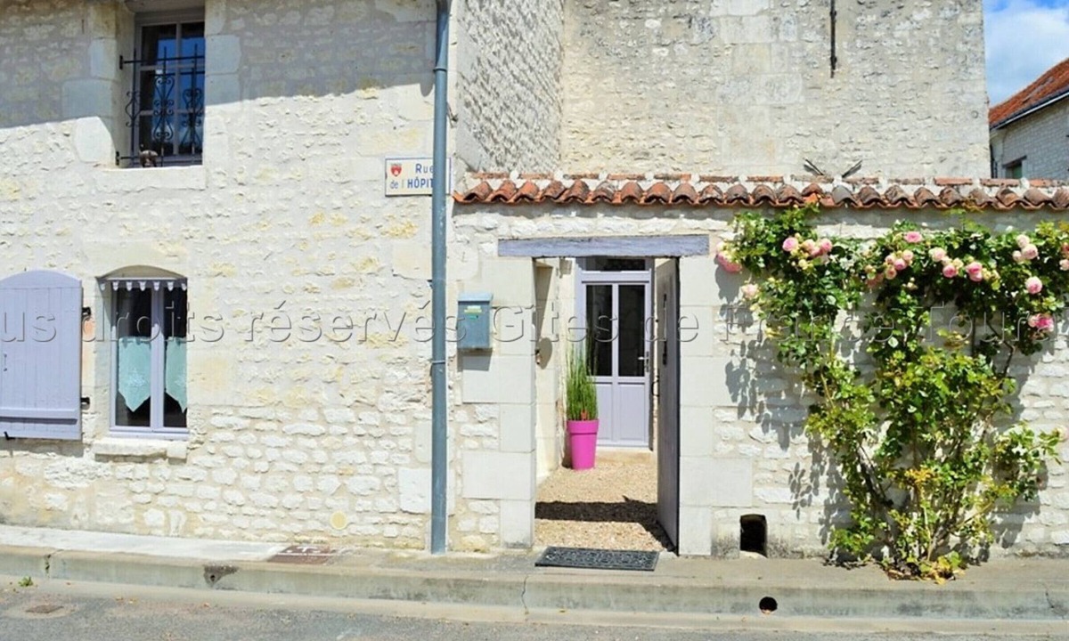Champigny-sur-Veude Cottage | Traditional house, pets allowed - 3 guests