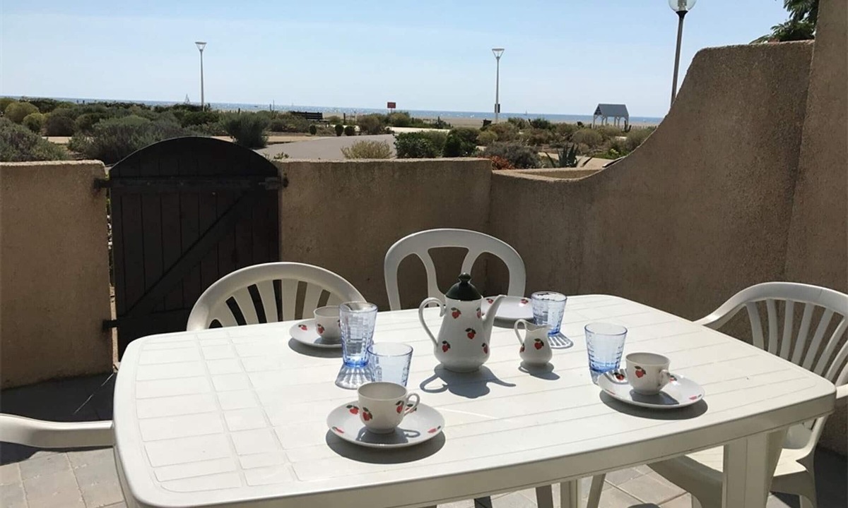 Leucate Villa | Villa 2 Rooms+Mezzanine, 6 Sleeps, Parking, Sea Front