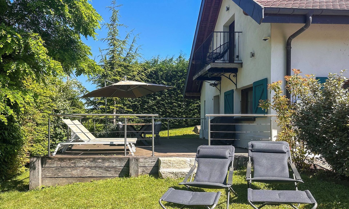 Sevrier House | Villa 200 m from Lake Annecy with terrace and parking