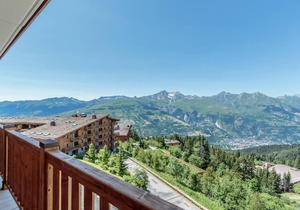 3rd floor, view valley, swimming pool, balcony, tv, ski locker, 70m², Les Arcs