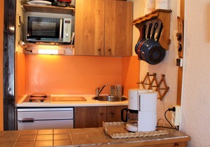 Cozy studio in Vars with balcony, near slopes and shops, parking included