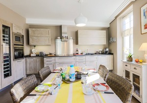 VUE MAGENTA AP4188 by Riviera Holiday Homes