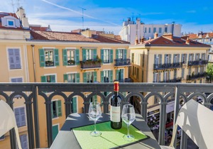 VUE MAGENTA AP4188 by Riviera Holiday Homes