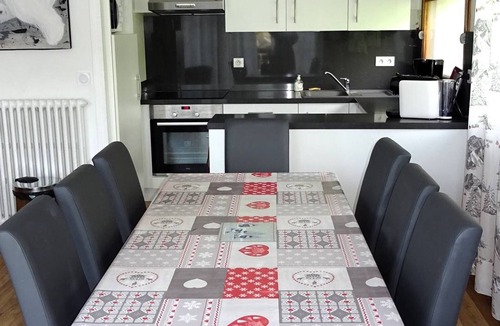 Les Gets Apartment | 4-bedroom apartment for 8 with garage, near shops and cable cars