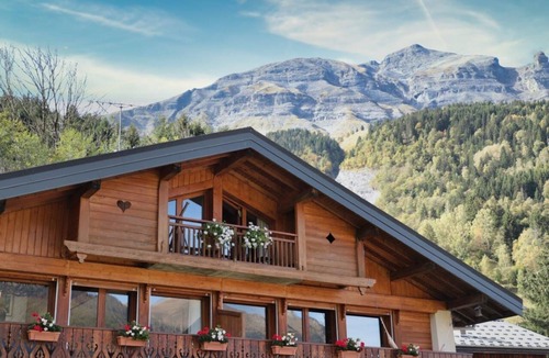 Les Contamines-Montjoie Ski Chalet | Alpine tranquillity from a large chalet with a sunny garden & beautiful views
