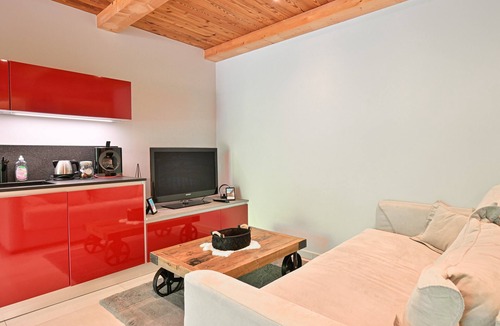 Les Villards-sur-Thones Apartment | Apartment Alice in Chalet with Mountain View and Shared Terrace