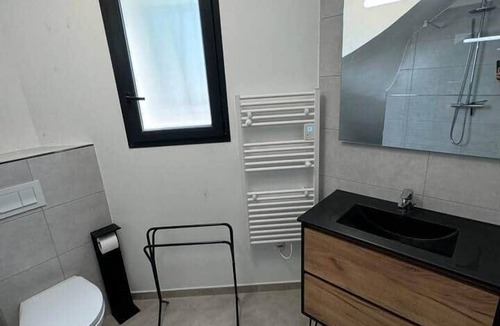 Le Puy-Sainte-Reparade Apartment | Apartment in the heart of the village