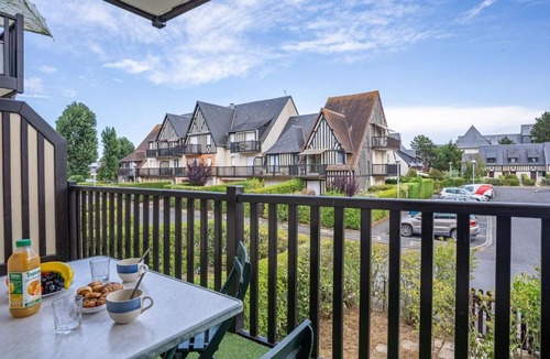 Cabourg Apartment | Apartment Fleur Marine-5 by Interhome
