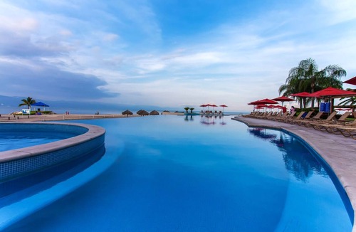 South Hotel Zone Condo | Beachfront, Luxurious Grand Venetian 3 Bedroom, 3 bath, Ocean & Mountain View
