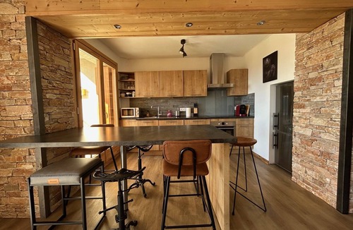 Font-Romeu-Odeillo-Via Apartment | Breathtaking view of the Pyrenees, close to all amenities, family-friendly.