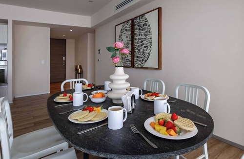 Financial District Condo | Bright condo w/pool, gym & sauna access