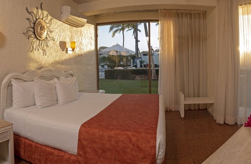 Barra de Navidad Hotel | Cabo Blanco Hotel & Marina