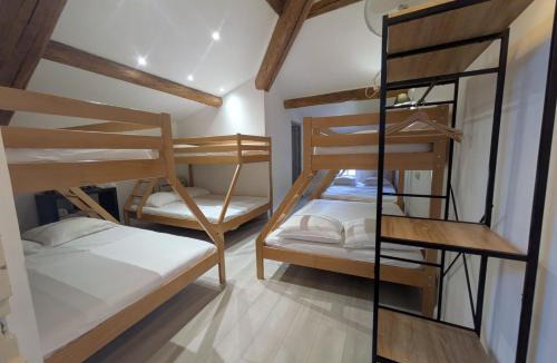 Saint-Genies-des-Mourgues Bed & Breakfast | Château Sainte Colombe - Chambres