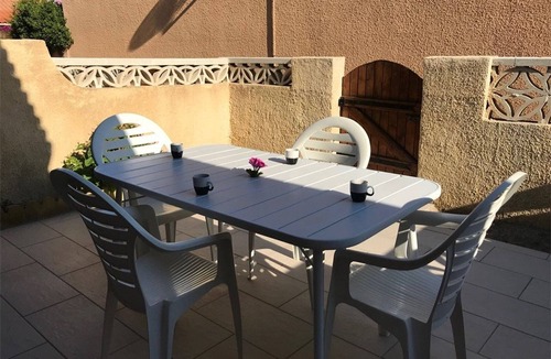 Leucate Villa | Cozy 2-Bedroom Villa + Mezzanine, Sleeps 6, Steps to Beach, Parking, TV, Washer