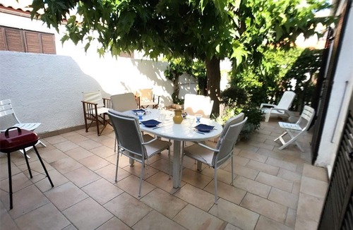 Leucate Villa | Cozy 2BR Villa in Port Leucate, 500m from Beach, Terrace, BBQ, Garage, Sleeps 5