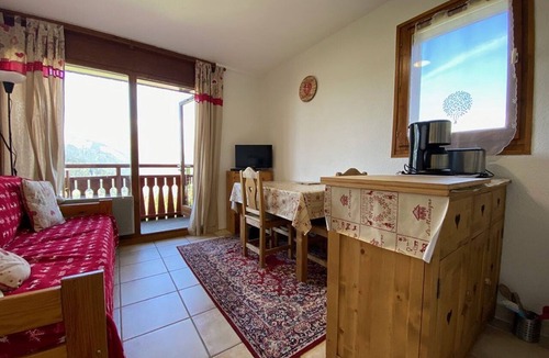 Cohennoz Apartment | Cozy Studio for 4 Near Slopes with Parking and Ski Storage