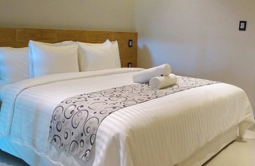 Downtown Cancun Hotel | Experience Local Flavor in Central Cancún l 3 Contemporary Rooms