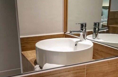 Downtown Cancun Hotel | Experience Local Flavor in Central Cancún l 3 Contemporary Rooms