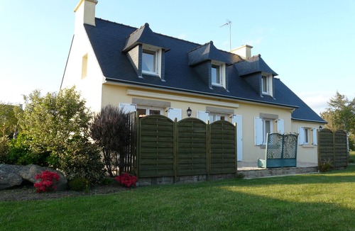 Tregunc House | House with sea view, beach access, indoor swimming pool, heated from 15/05/15/09