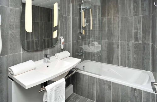 Saint Michel - Mairie Hotel | Ibis Lyon Centre