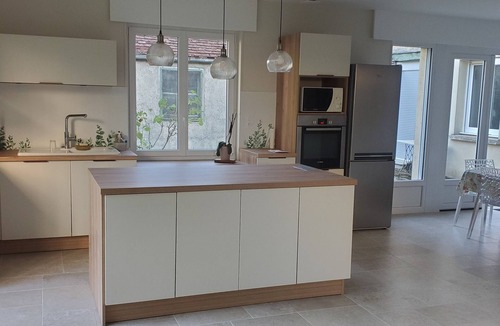 Chatillon-sur-Seine House | Le Cabinet: Charming house with enclosed exterior