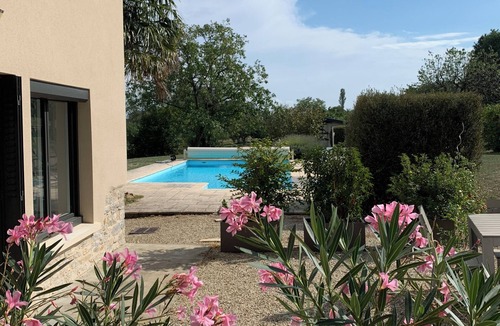 Saint-Remy House | Les Combes, gite with swimming pool and large garden
