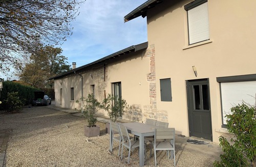 Saint-Remy House | Les Combes, gite with swimming pool and large garden