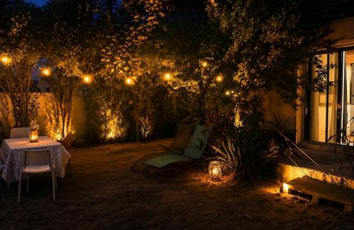 Lunel House | loft, air conditioning, garden, optional jacuzzi, barbecue