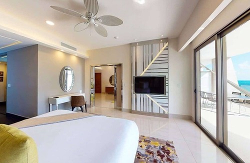 San Jose del Cabo Hotel | Luxurious resort suite in Cabo San Lucas ready for your New Years celebrations.