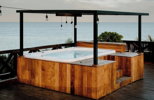 Zona Hotelera Hotel | Luxury Beachfront Escape Rooftop Pool, Gym & Ocean Views