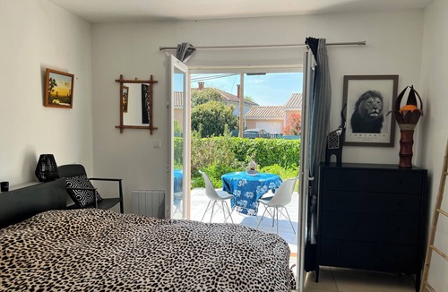Gaillac Apartment | Master suite in single-storey house with terrace