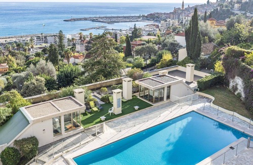 Menton Apartment | Nice apartment for 4 people with WIFI, pool, TV and terrace